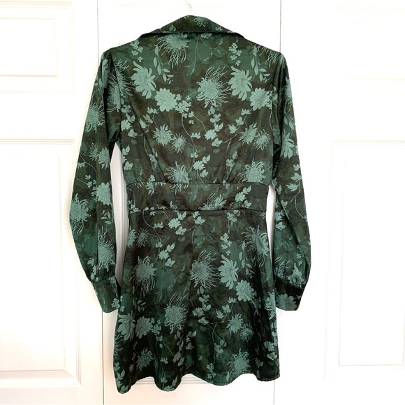 FOREVER 21 Green Floral Satin Long Tunic Blouse - Picture 2 of 4